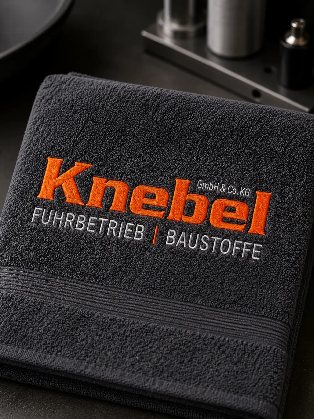 Knebel Fuhrbetrieb & Baustoffe — besticktes Handtuch